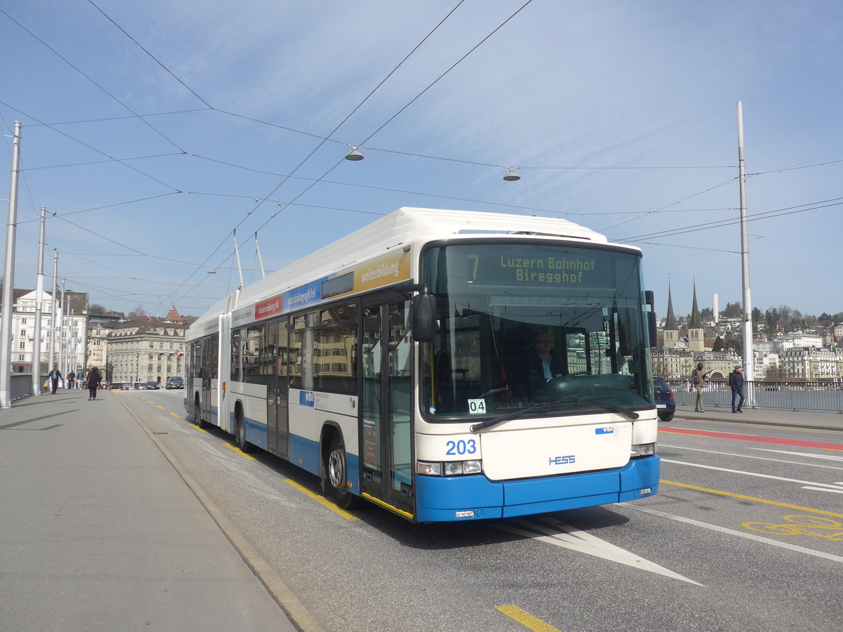 (223'813) - VBL Luzern - Nr. 203 - Hess/Hess Gelenktrolleybus am 26. Februar 2021 in Luzern, Bahnhofbrcke