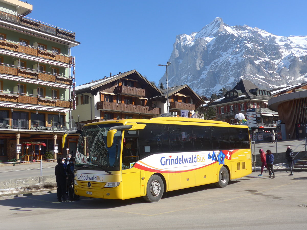 (223'858) - Grindelwaldbus, Grindelwald - Nr. 25/BE 73'249 - Mercedes am 28. Februar 2021 beim Bahnhof Grindelwald