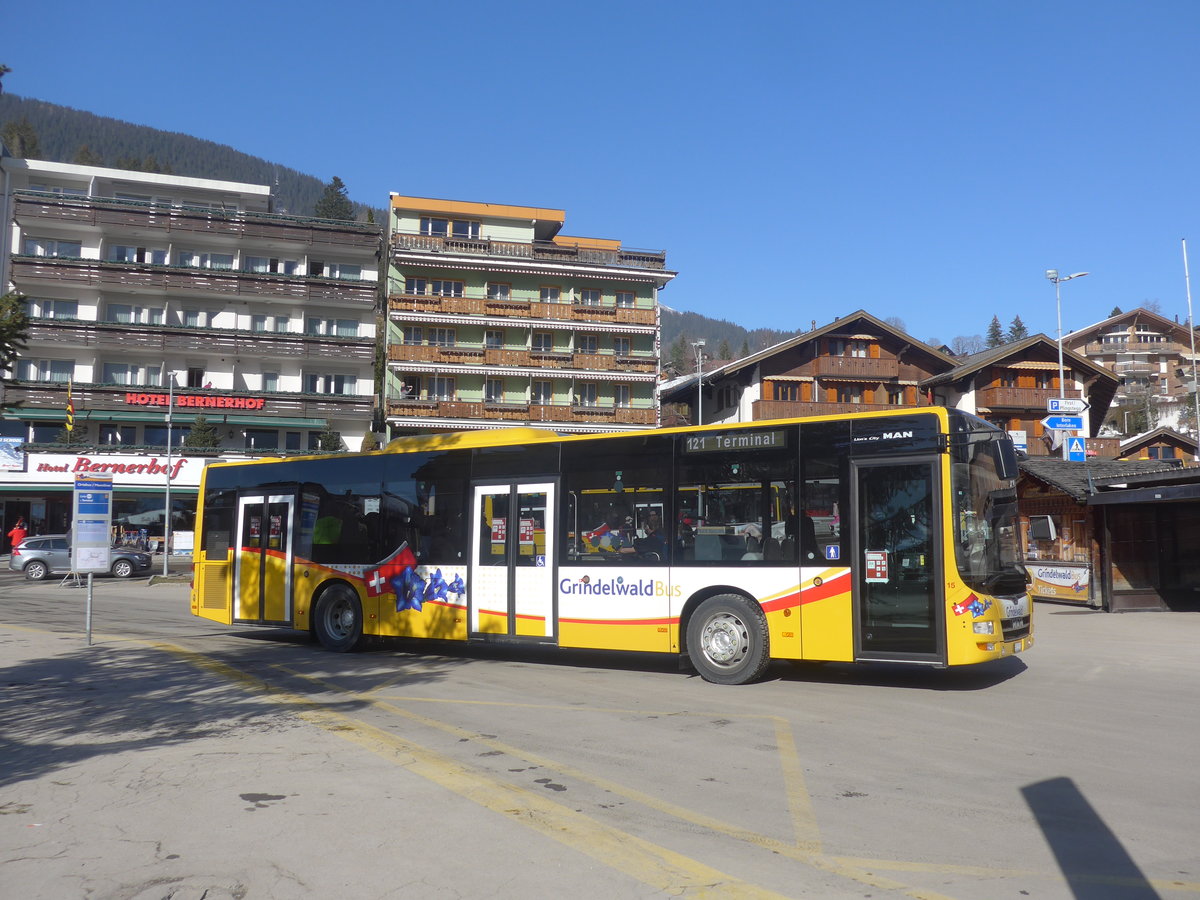 (223'886) - Grindelwaldbus, Grindelwald - Nr. 15/BE 525'871 - MAN am 28. Februar 2021 beim Bahnhof Grindelwald