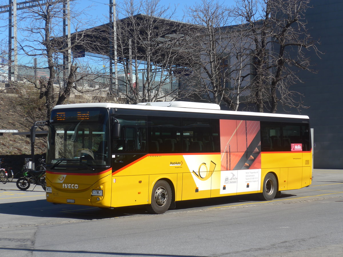 (223'902) - PostAuto Wallis - VS 424'838 - Iveco am 2. Mrz 2021 beim Bahnhof Brig