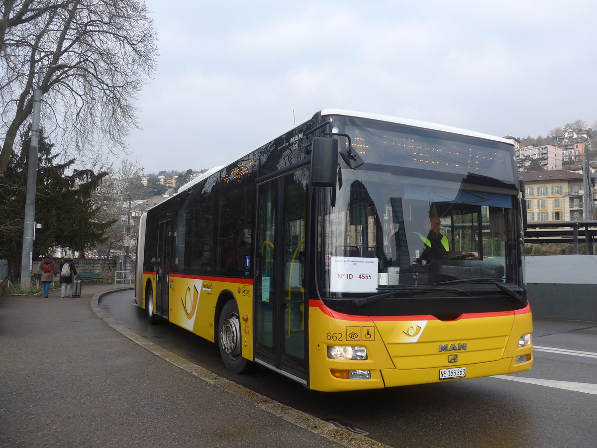 (224'002) - PostAuto Bern - Nr. 662/NE 165'363 - MAN (ex BE 610'549) am 7. Mrz 2021 beim Bahnhof Neuchtel