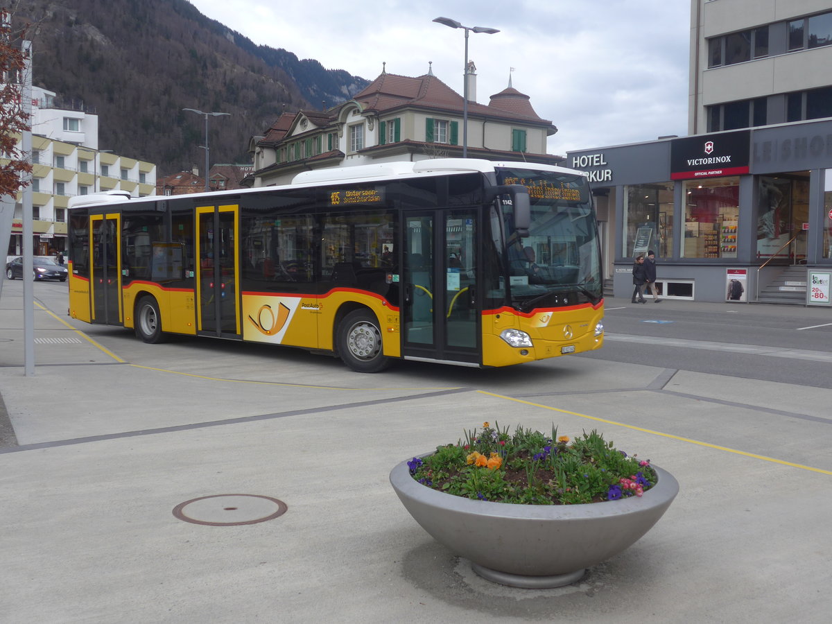(224'128) - PostAuto Bern - BE 827'645 - Mercedes am 13. Mrz 2021 beim Bahnhof Interlaken West