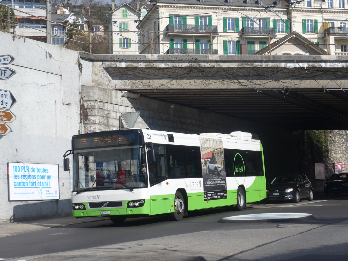 (224'240) - transN, La Chaux-de-Fonds - Nr. 218/NE 99'218 - Volvo (ex TN Neuchtel Nr. 218) am 20. Mrz 2021 beim Bahnhof Neuchtel