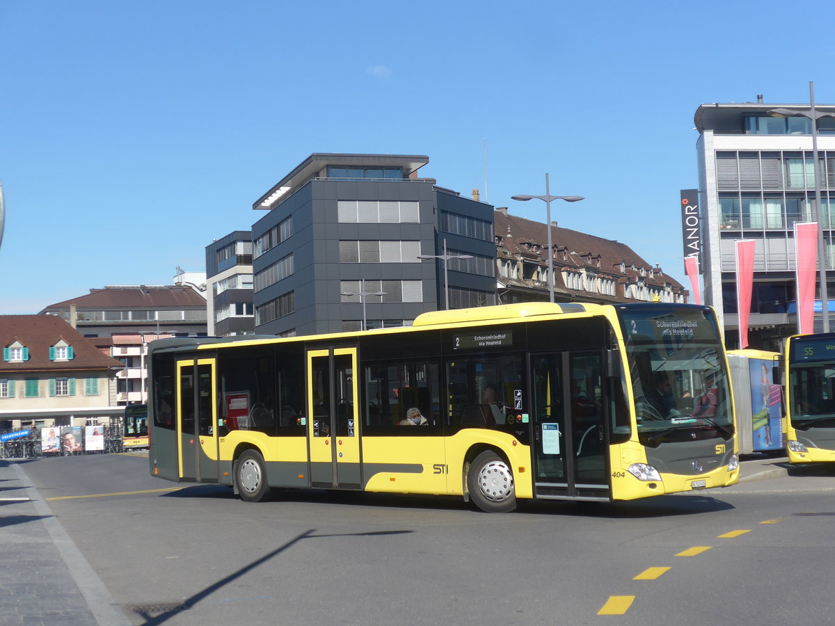 (224'337) - STI Thun - Nr. 404/BE 523'404 - Mercedes am 21. Mrz 2021 beim Bahnhof Thun