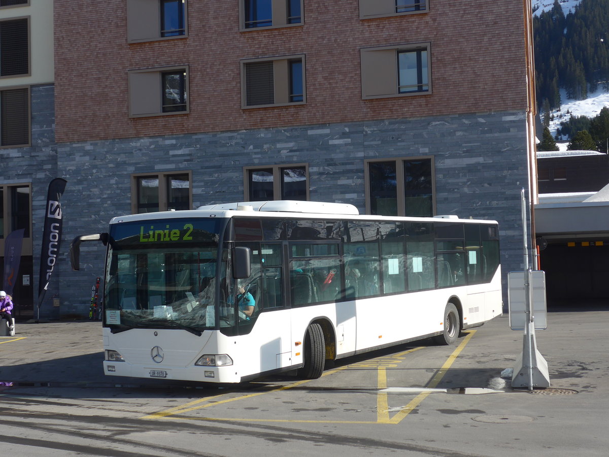 (224'546) - Andermatt-Urserntal Tourismus, Andermatt - UR 9370 - Mercedes am 28. Mrz 2021 in Andermatt, Bahnhofplatz