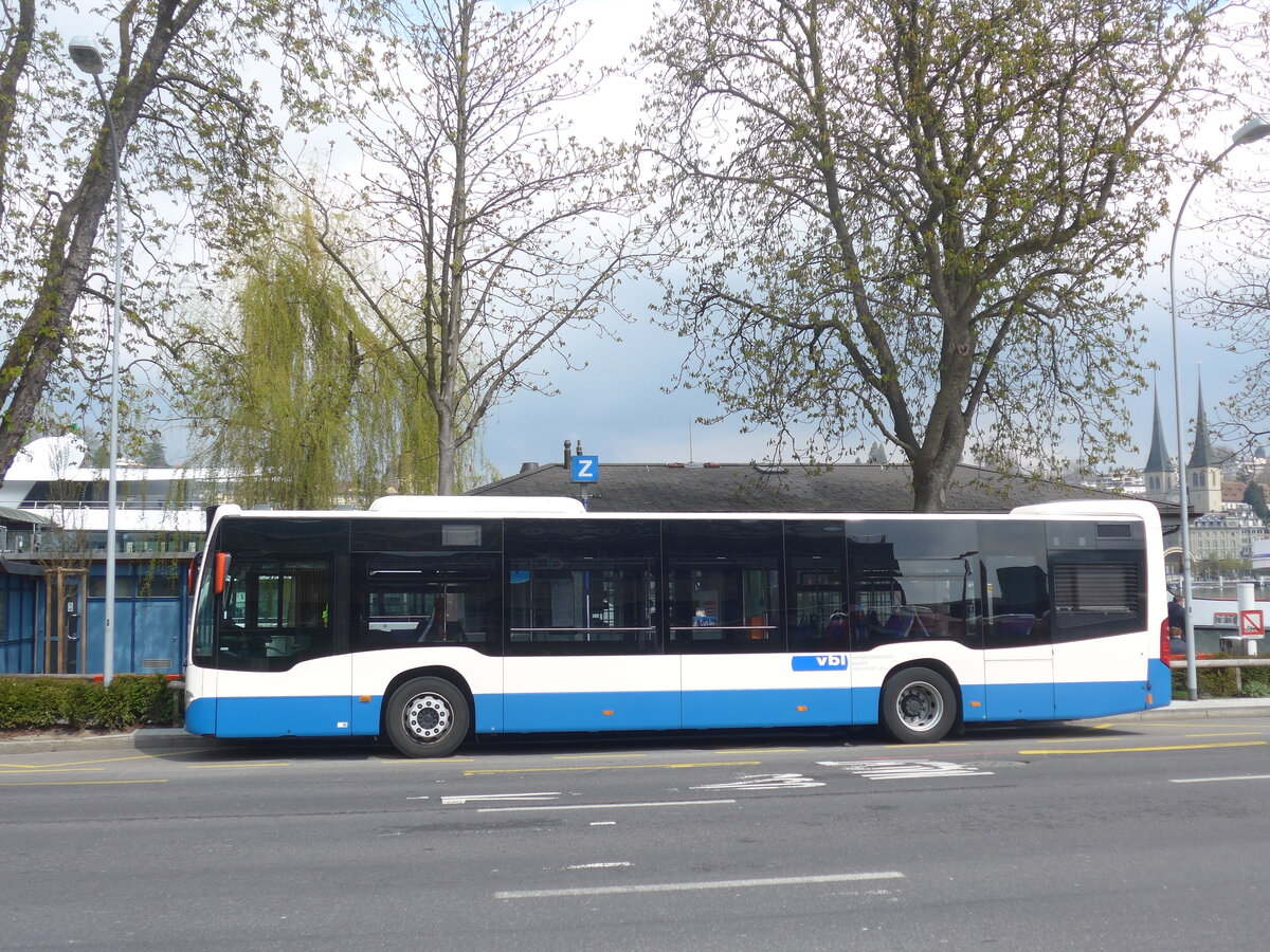 (225'091) - VBL Luzern - Nr. 88/LU 199'439 - Mercedes am 18. April 2021 beim Bahnhof Luzern