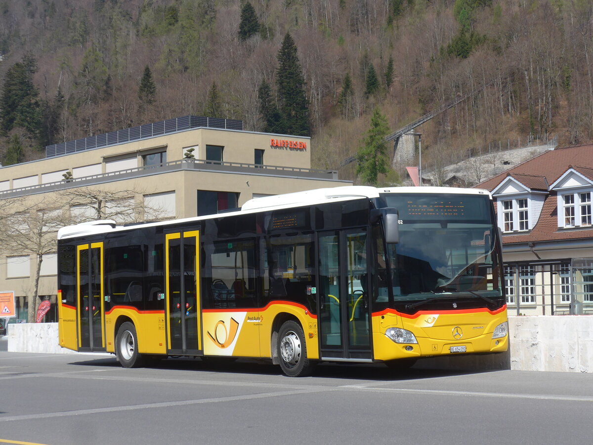 (225'205) - PostAuto Bern - BE 654'090 - Mercedes am 21. April 2021 beim Bahnhof Interlaken Ost