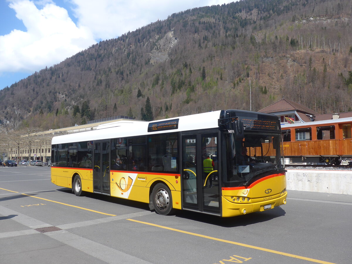 (225'209) - PostAuto Bern - BE 610'538 - Solaris am 21. April 2021 beim Bahnhof Interlaken Ost