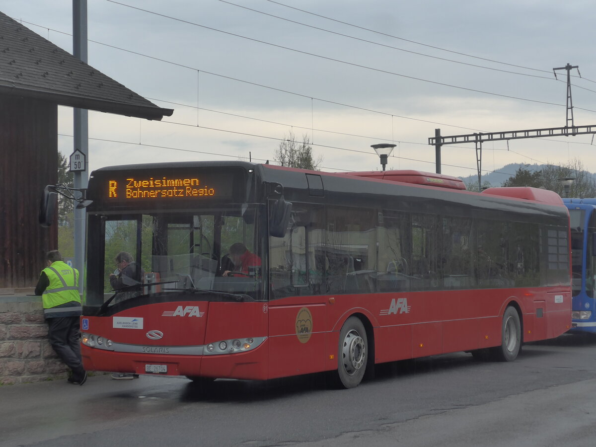 (225'233) - AFA Adelboden - Nr. 91/BE 26'704 - Solaris am 26. April 2021 beim Bahnhof Wimmis