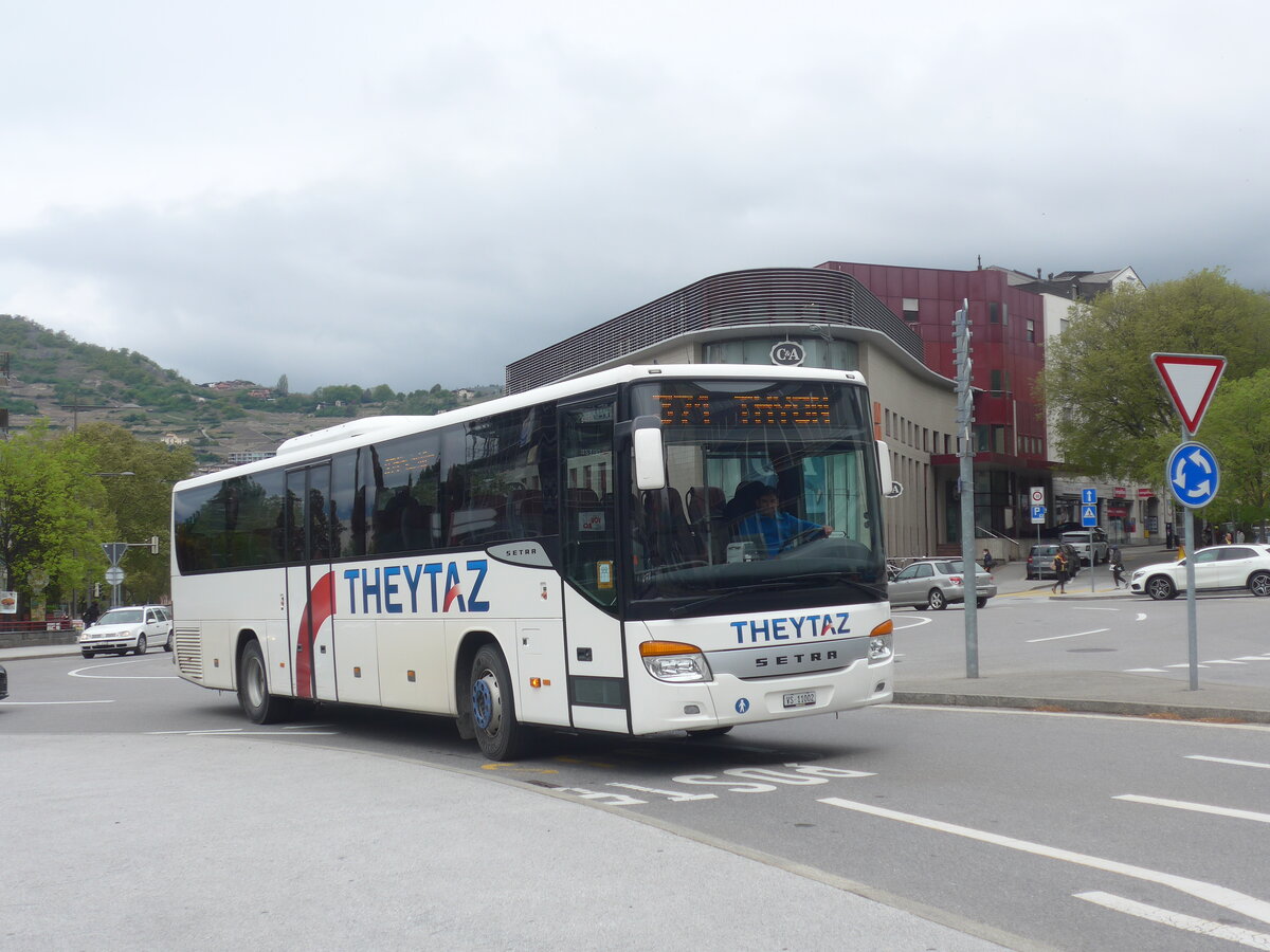 (225'456) - Theytaz, Sion - VS 11'002 - Setra am 1. Mai 2021 beim Bahnhof Sion