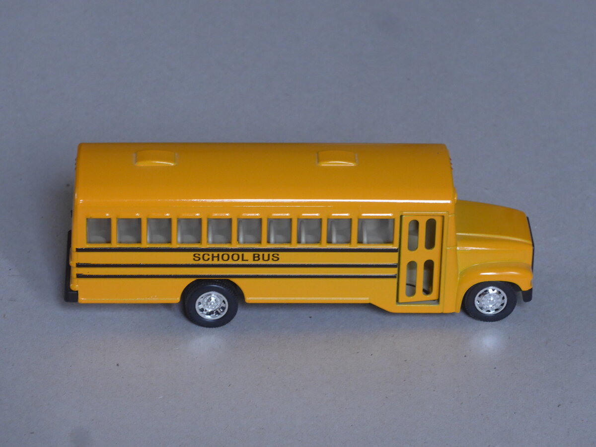 (225'650) - Aus Amerika: School Bus - Nr. 288/H56 88C - International am 29. Mai 2021 in Thun (Modell)
