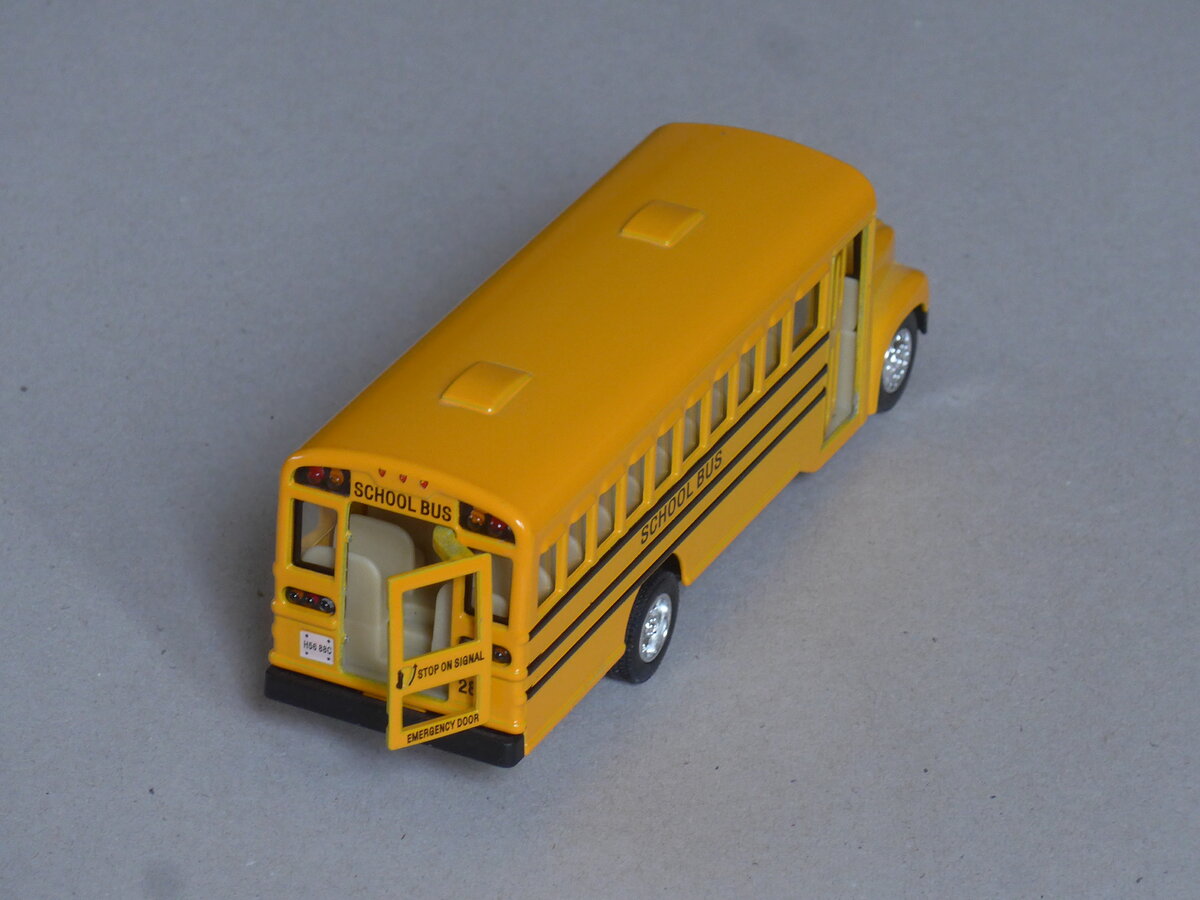 (225'651) - Aus Amerika: School Bus - Nr. 288/H56 88C - International am 29. Mai 2021 in Thun (Modell)