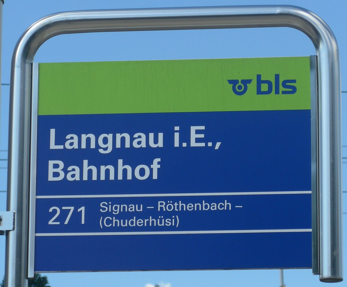 (225'869) - bls-Haltestellenschild - Langnau i.E., Bahnhof - am 13. Juni 2021