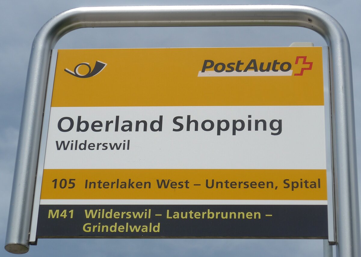(225'966) - PostAuto-Haltestellenschild - Wilderswil, Oberland Shopping - am 20. Juni 2021