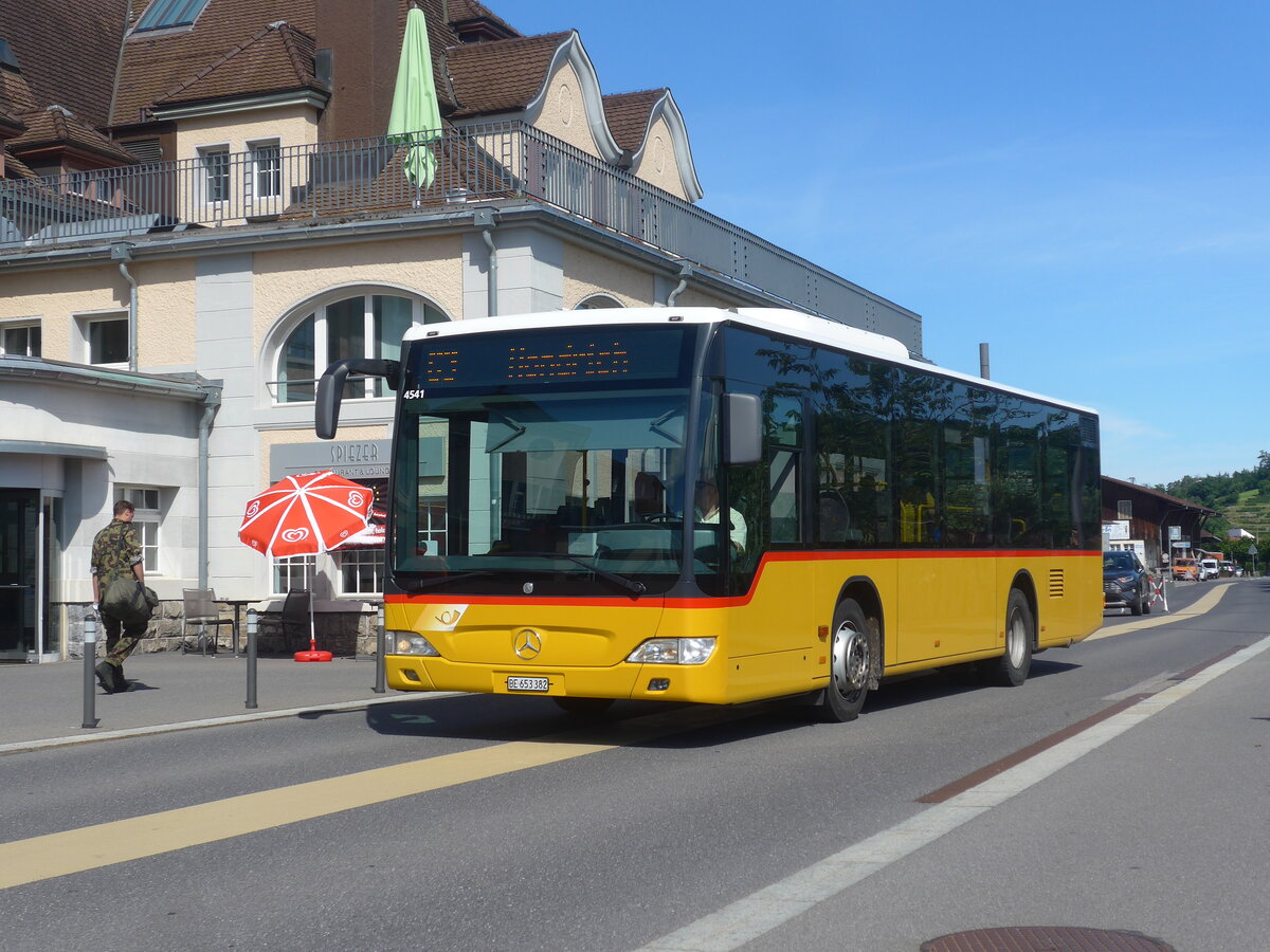 (226'016) - PostAuto Bern - BE 653'382 - Mercedes am 26. Juni 2021 beim Bahnhof Spiez