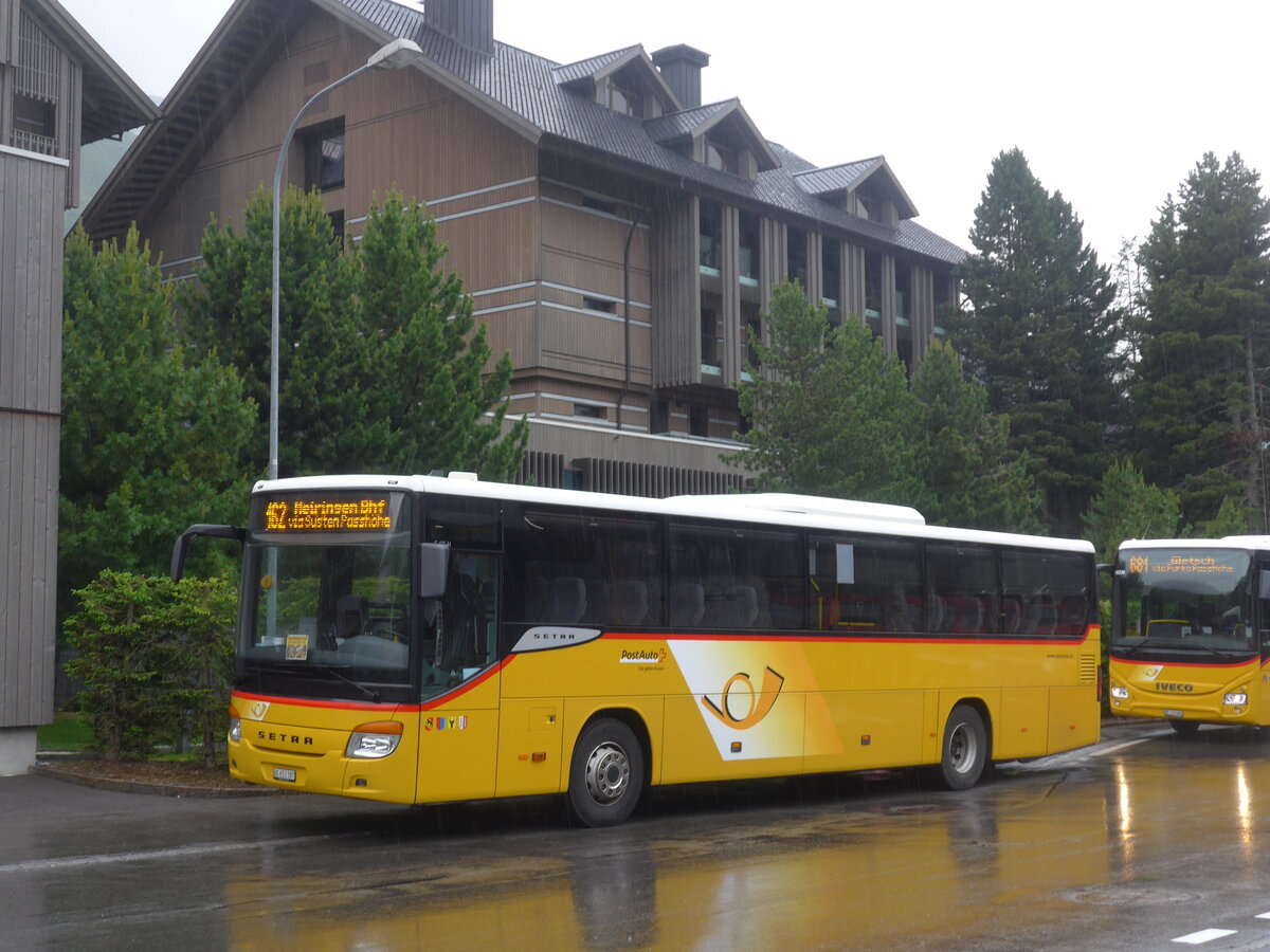 (226'131) - PostAuto Bern - Nr. 70/BE 653'387 - Setra am 3. Juli 2021 beim Bahnhof Andermatt