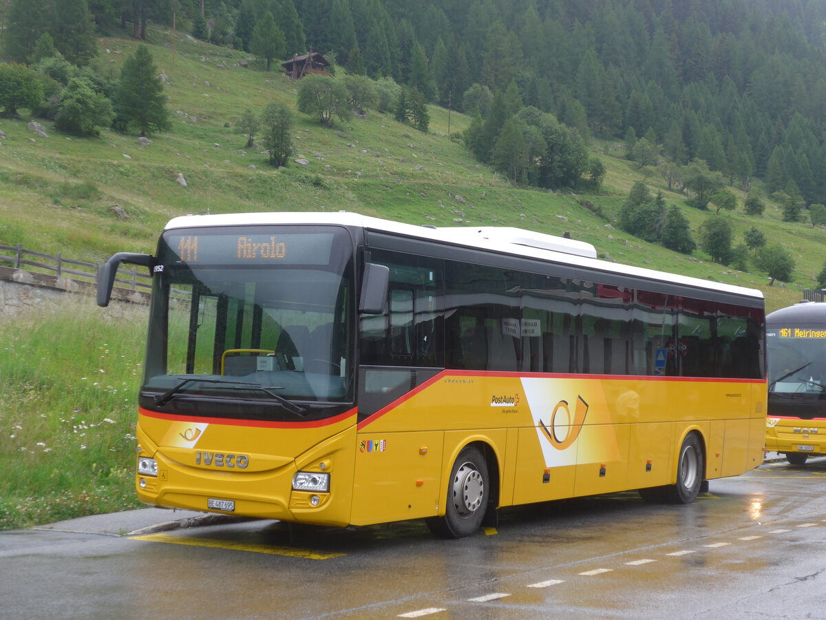 (226'147) - PostAuto Bern - BE 487'695 - Iveco am 3. Juli 2021 beim Bahnhof Oberwald