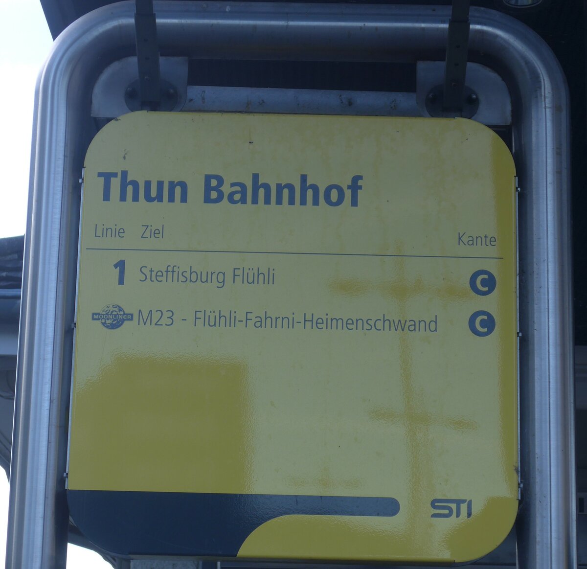 (226'227) - STI-Haltestellenschild - Thun, Bahnhof - am 10. Juli 2021