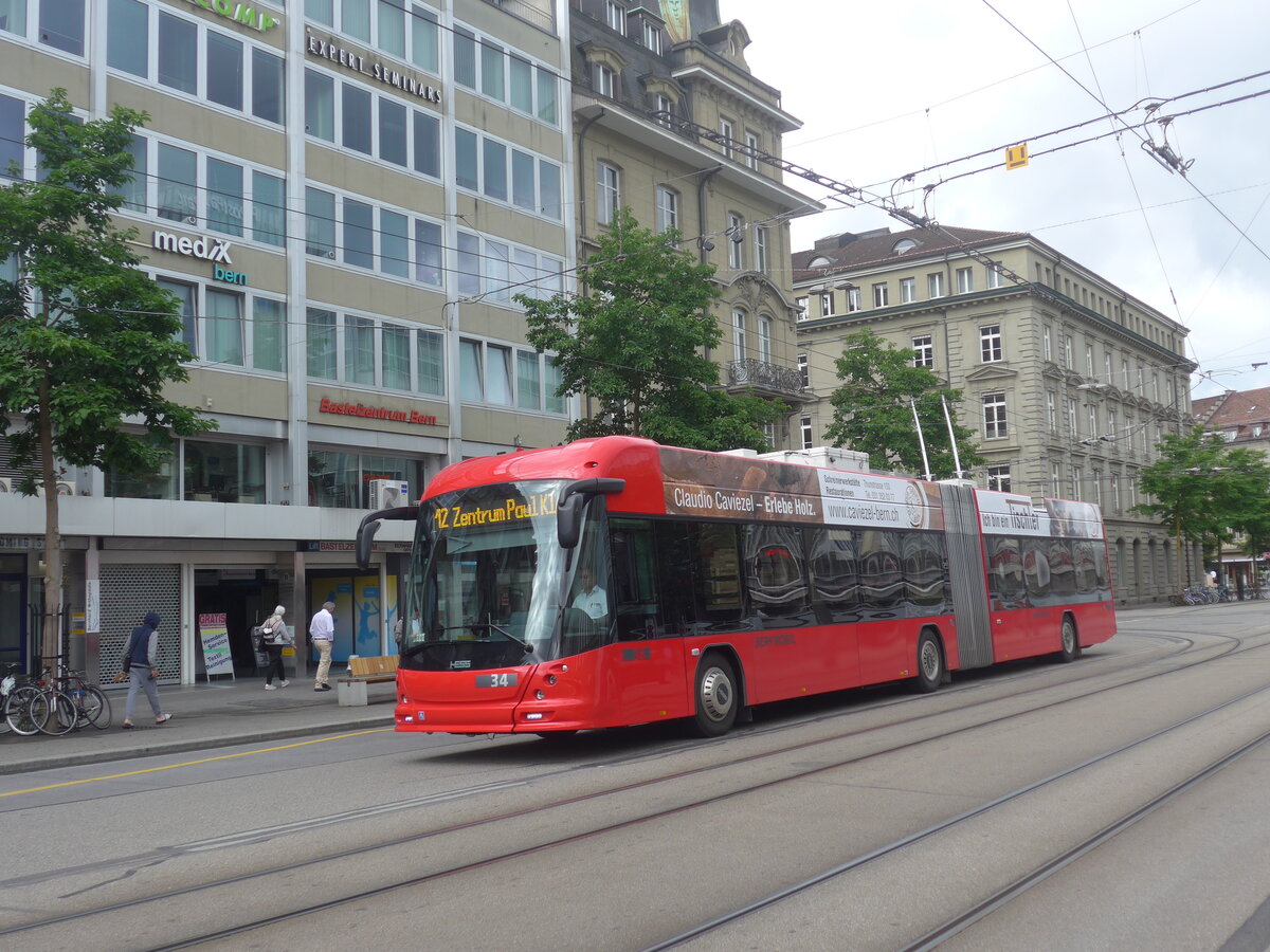 (226'303) - Bernmobil, Bern - Nr. 34 - Hess/Hess Gelenktrolleybus am 11. Juli 2021 beim Bahnhof Bern