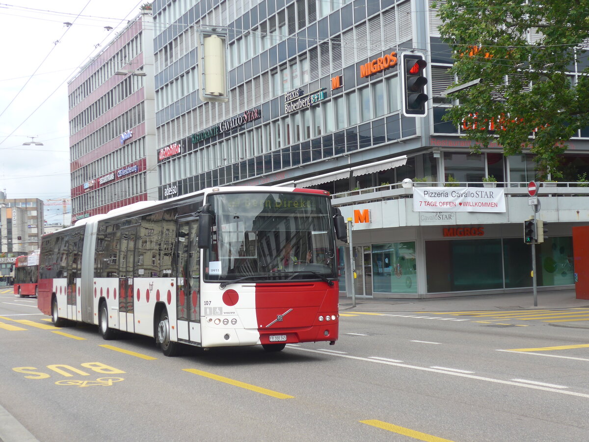 (226'332) - TPF Fribourg - Nr. 107/FR 300'345 - Volvo am 11. Juli 2021 beim Bahnhof Bern