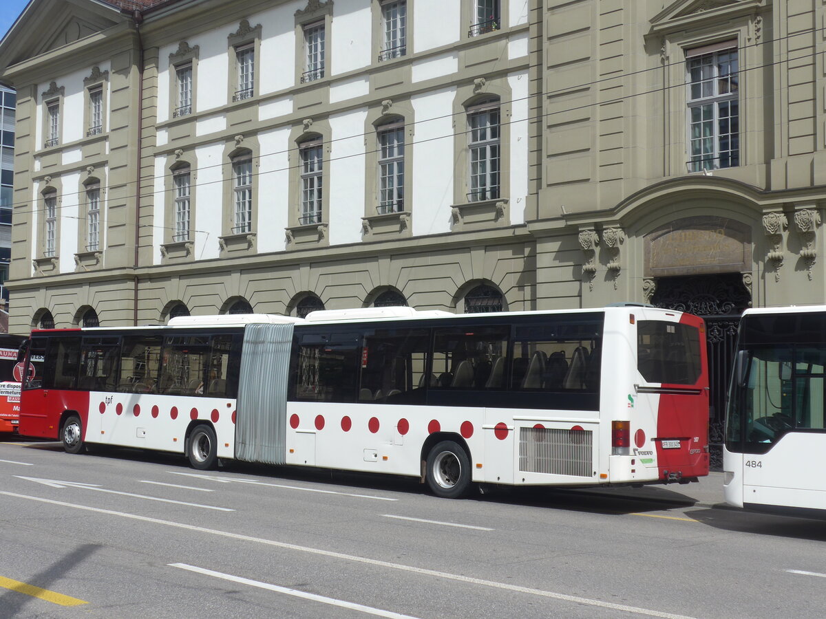 (226'353) - TPF Fribourg - Nr. 107/FR 300'345 - Volvo am 11. Juli 2021 beim Bahnhof Bern