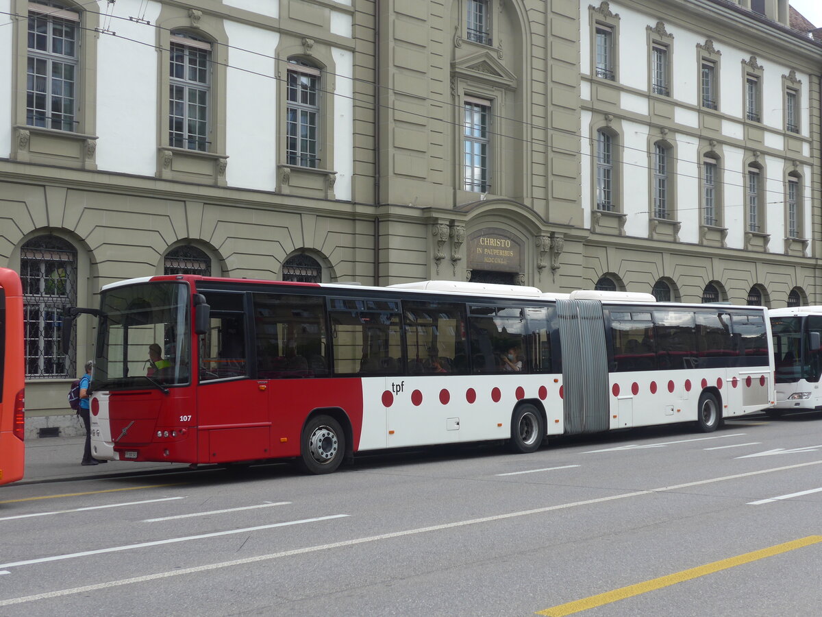 (226'355) - TPF Fribourg - Nr. 107/FR 300'345 - Volvo am 11. Juli 2021 beim Bahnhof Bern