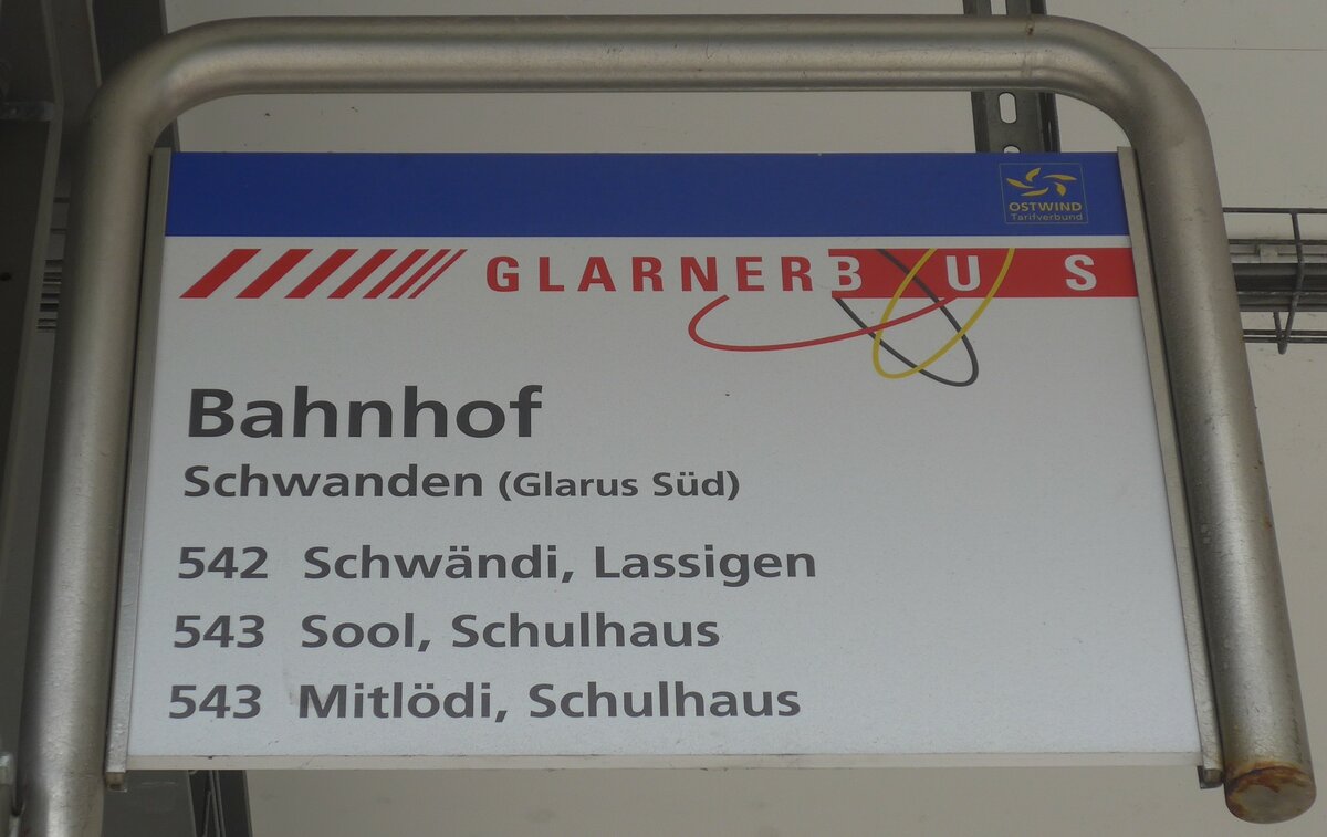 (226'424) - GLARNER BUS- Haltestellenschild - Schwanden (Glarus Sd), Bahnhof - am 12. Juli 2021