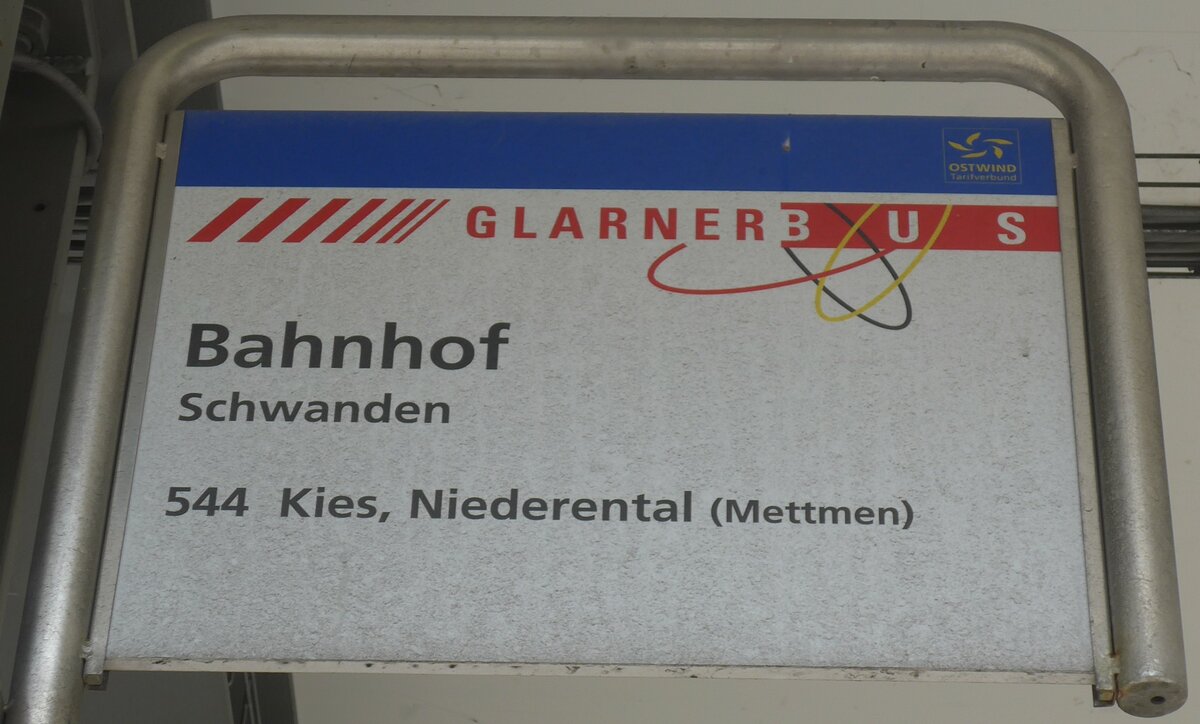 (226'425) - GLARNER BUS-Haltestellenschild - Schwanden, Bahnhof - am 12. Juli 2021