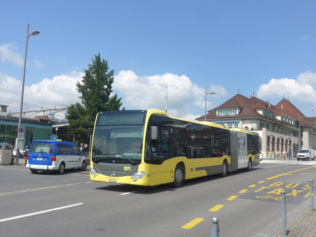 (226'573) - STI Thun - Nr. 163/BE 752'163 - Mercedes am 18. Juli 2021 beim Bahnhof Thun