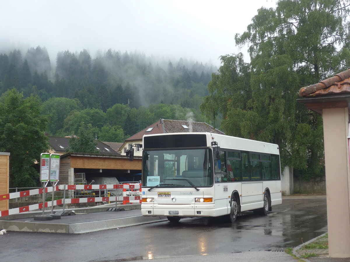 (226'850) - Taxicab, Neuchtel - NE 114'020 - Irisbus am 1. August 2021 beim Bahnhof Buttes (Einsatz transN)