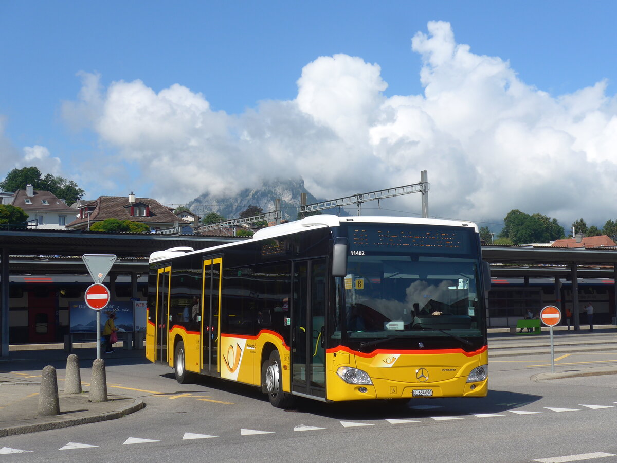 (226'984) - PostAuto Bern - BE 654'090 - Mercedes am 2. August 2021 beim Bahnhof Spiez
