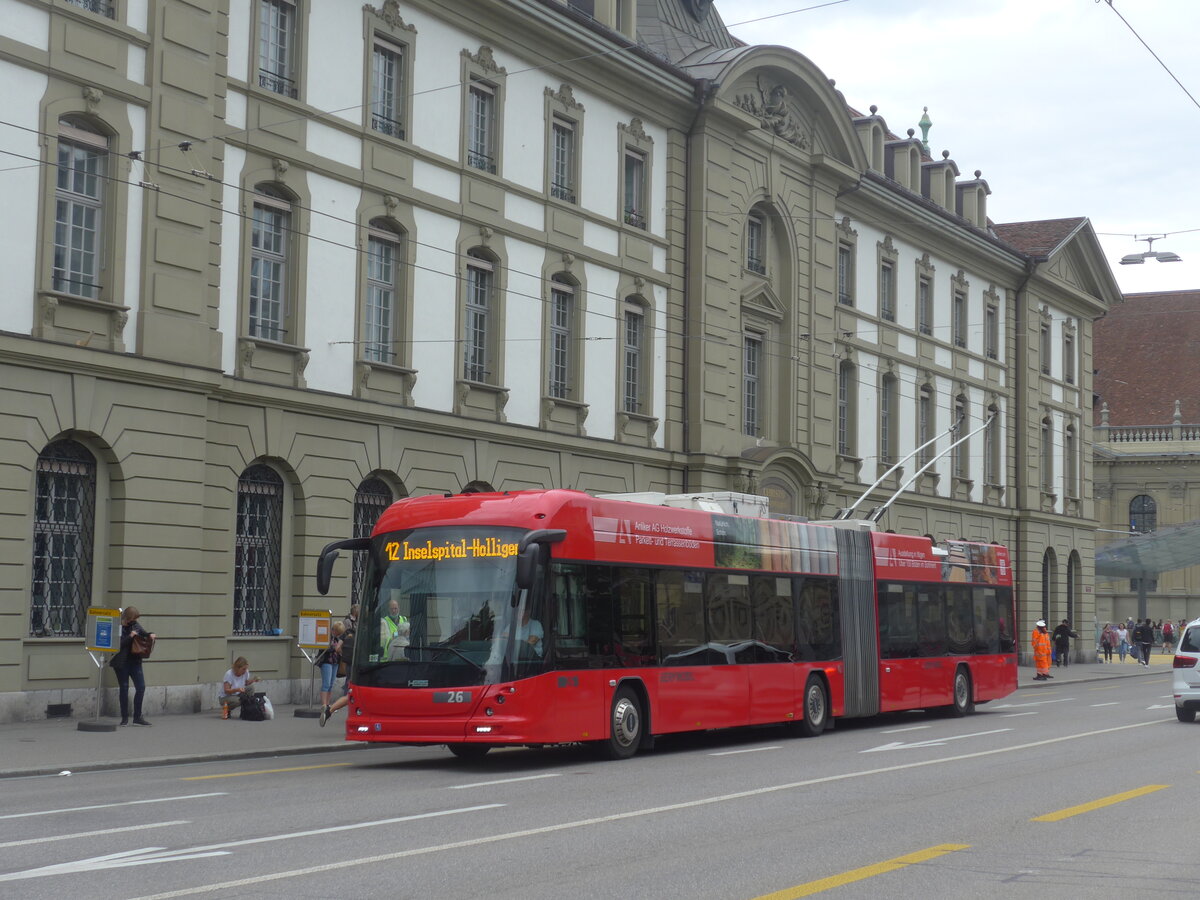 (227'062) - Bernmobil, Bern - Nr. 26 - Hess/Hess Gelenktrolleybus am 7. August 2021 beim Bahnhof Bern