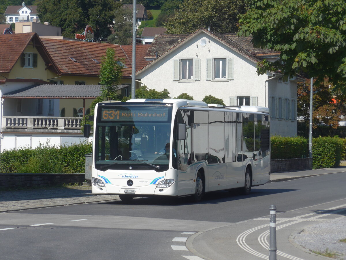 (227'786) - Schneider, Ermenswil - Nr. 8/SG 3783 - Mercedes am 4. September 2021 beim Bahnhof Uznach