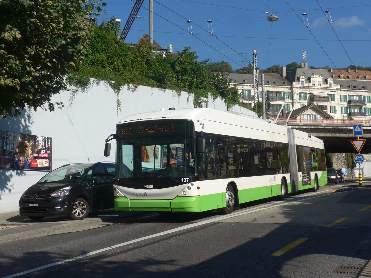 (228'078) - transN, La Chaux-de-Fonds - Nr. 137 - Hess/Hess Gelenktrolleybus (ex TN Neuchtel Nr. 137) am 18. September 2021 in Neuchtel, Avenue de la Gare