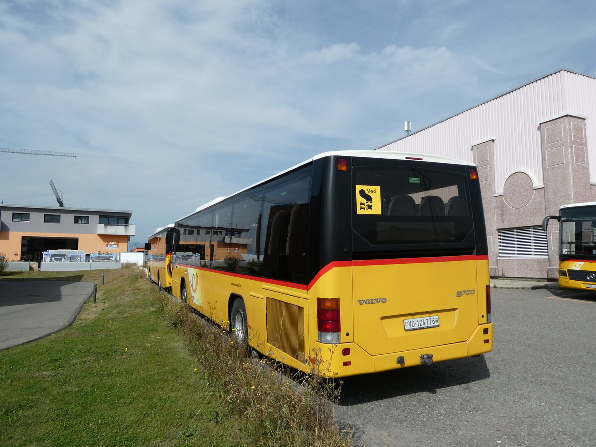 (228'280) - CarPostal Ouest - VD 124'776 - Volvo am 25. September 2021 in Echallens, Garage