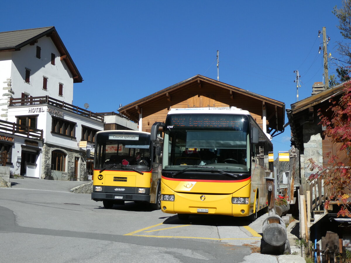 (228'787) - PostAuto Wallis - Nr. 4/VS 355'166 - Irisbus am 10. Oktober 2021 in Arolla, Post