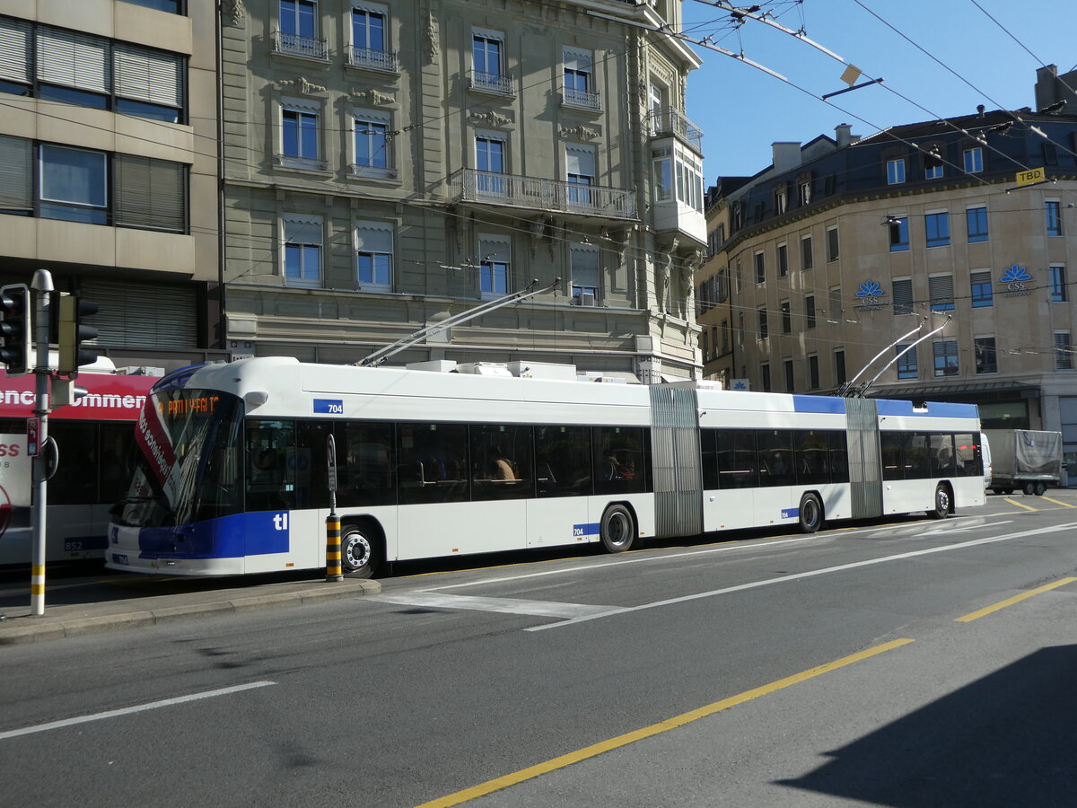 (228'808) - TL Lausanne - Nr. 704 - Hess/Hess Doppelgelenktrolleybus am 11. Oktober 2021 in Lausanne, Bel-Air