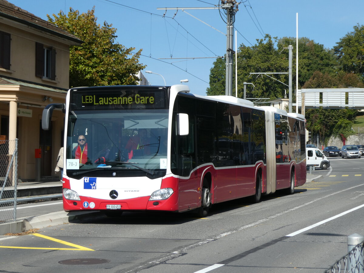 (228'825) - Intertours, Domdidier - FR 300'451 - Mercedes (ex A-Wien) am 11, Oktober beim Bahnhof Prilly-Chasseur