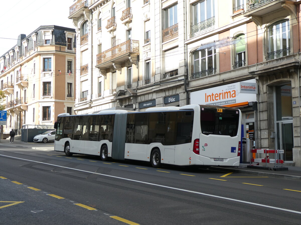 (228'906) - Intertours, Domdidier - FR 300'492 - Mercedes am 11. Oktober 2021 beim Bahnhof (Einsatz TL) Lausanne