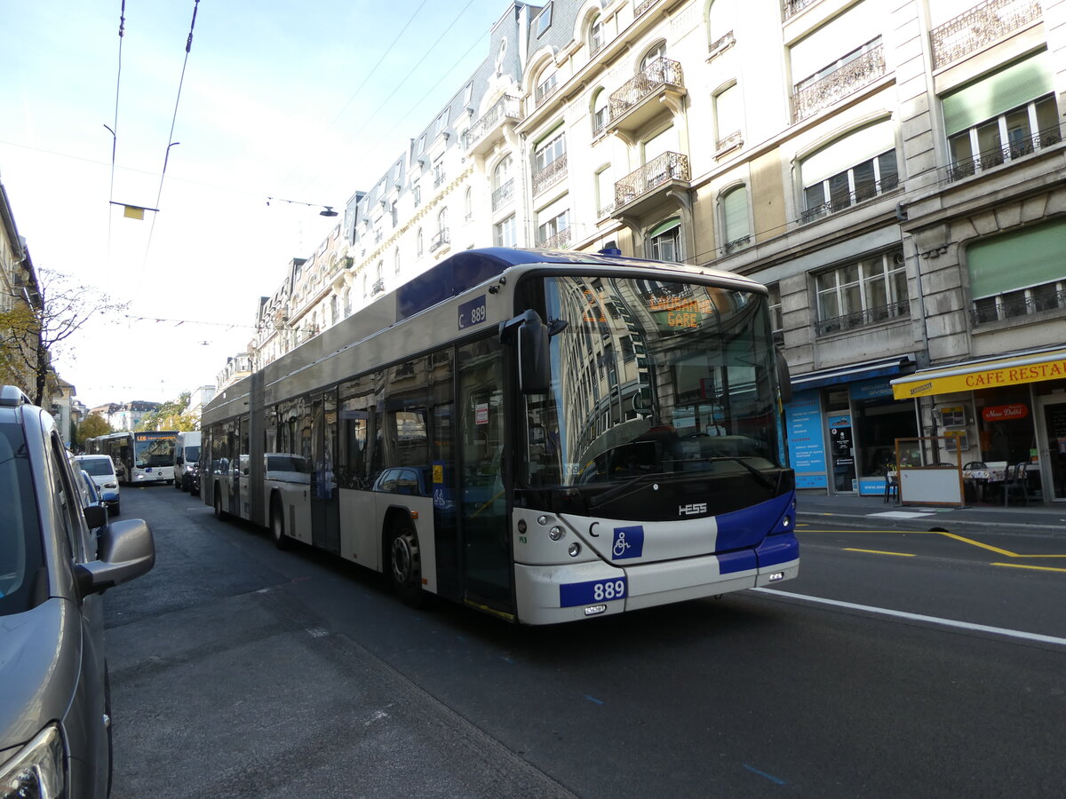 (228'913) - TL Lausanne - Nr. 889 - Hess/Hess Gelenktrolleybus am 11. Oktober 2021 beim Bahnhof Lausanne