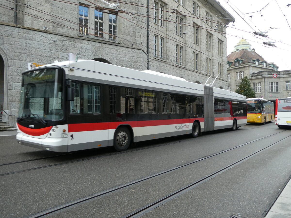 (229'015) - St. Gallerbus, St. Gallen - Nr. 175 - Hess/Hess Gelenktrolleybus am 13. Oktober 2021 beim Bahnhof St. Gallen