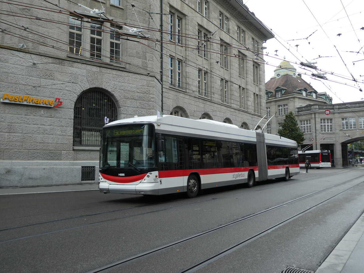 (229'021) - St. Gallerbus, St. Gallen - Nr. 187 - Hess/Hess Gelenktrolleybus am 13. Oktober 2021 beim Bahnhof St. Gallen