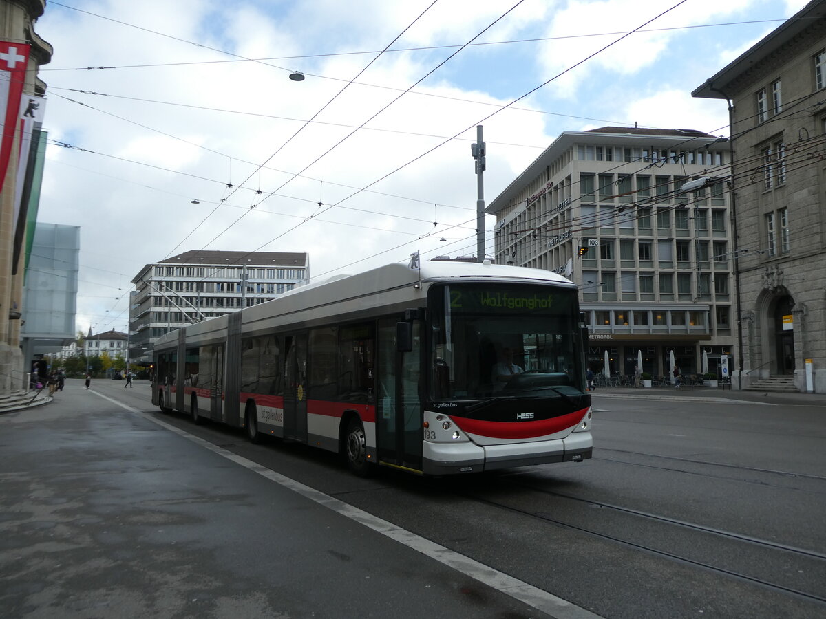 (229'025) - St. Gallerbus, St. Gallen - Nr. 193 - Hess/Hess Doppelgelenktrolleybus am 13. Oktober 2021 beim Bahnhof St. Gallen