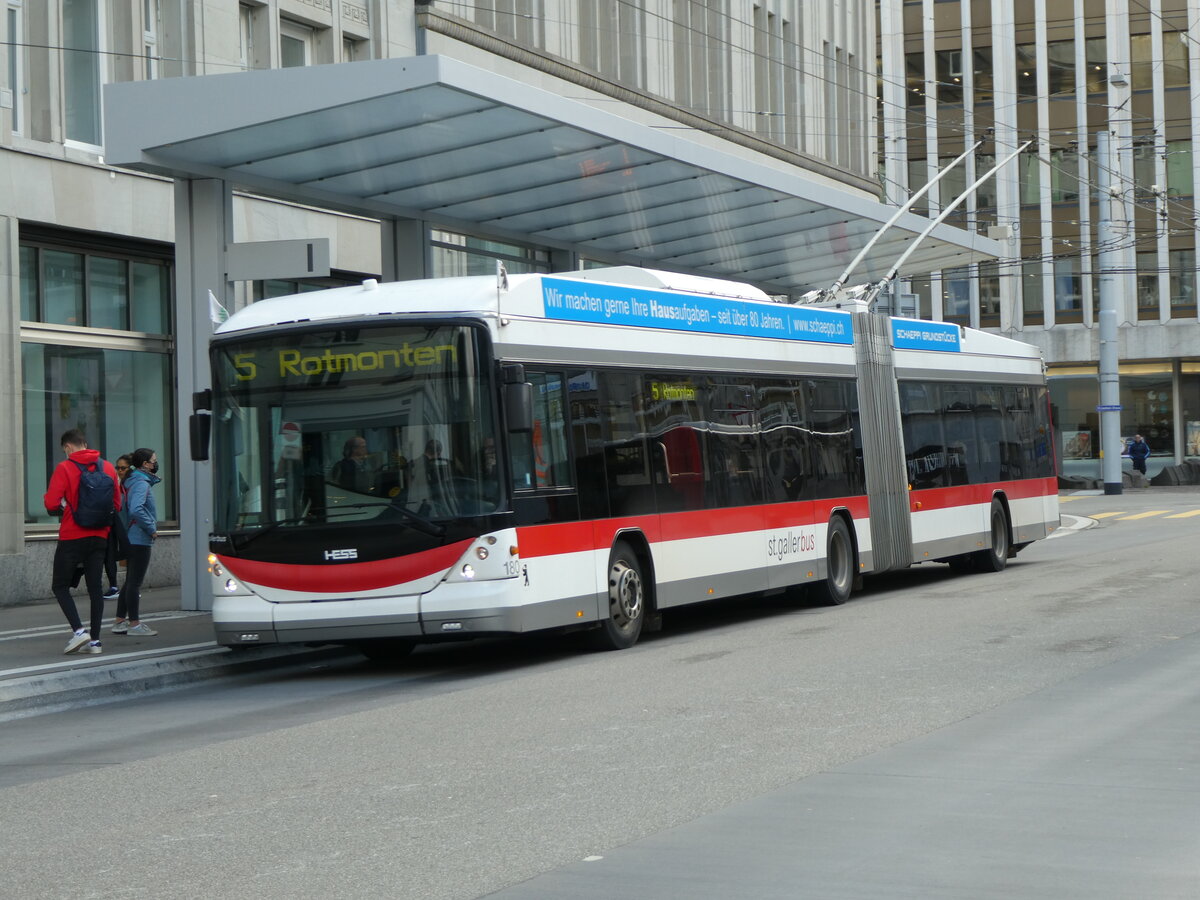 (229'092) - St. Gallerbus, St. Gallen - Nr. 180 - Hess/Hess Gelenktrolleybus am 13. Oktober 2021 beim Bahnhof St. Gallen