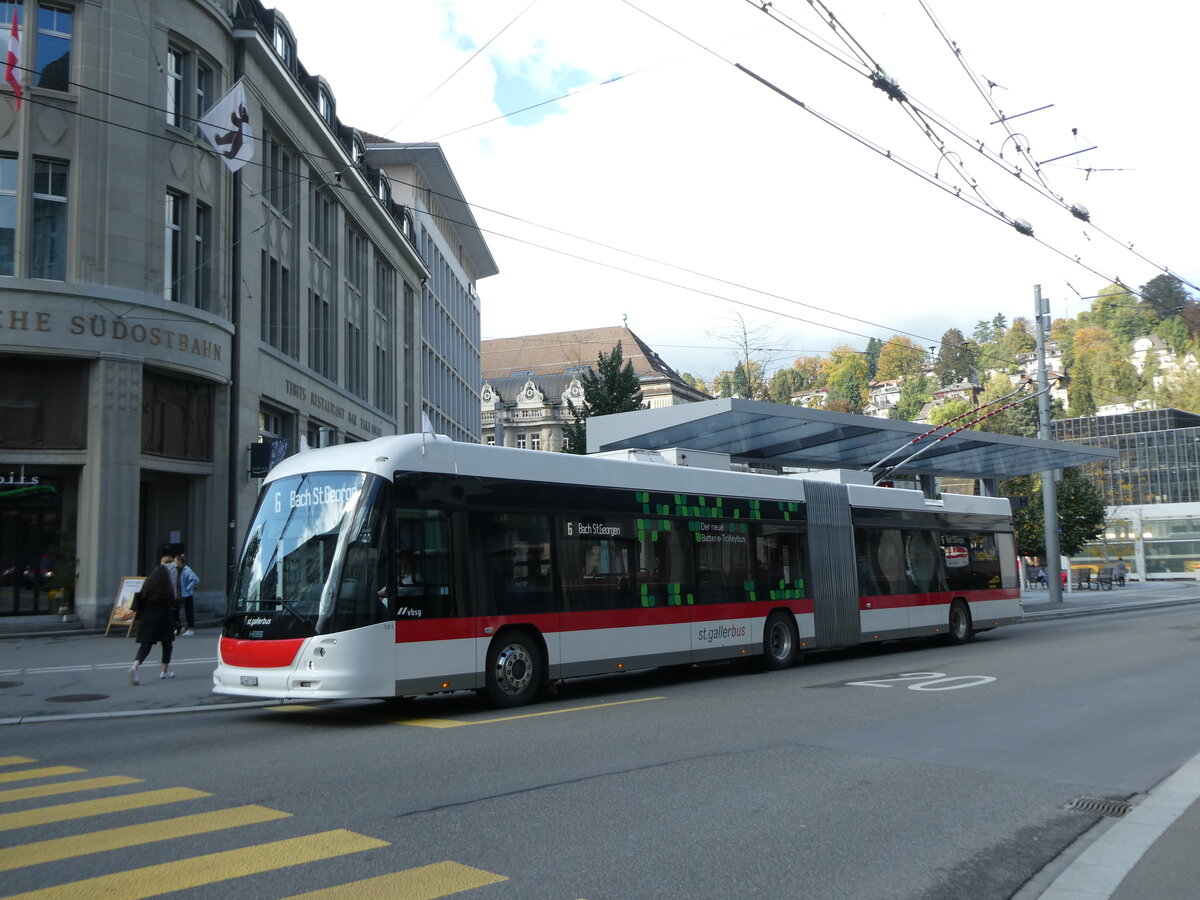 (229'101) - St. Gallerbus, St. Gallen - Nr. 101/SG 467'101 - Hess/Hess Gelenktrolleybus am 13. Oktober 2021 beim Bahnhof St. Gallen