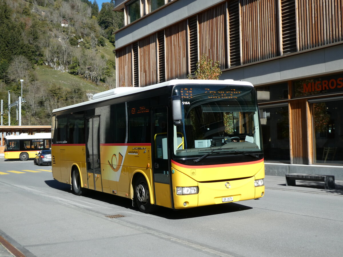 (229'265) - Fontana, Ilanz - Nr. 27/GR 3579 - Irisbus (ex Nr. 7; ex Nr. 11) am 15. Oktober 2021 in Ilanz, Poststrasse