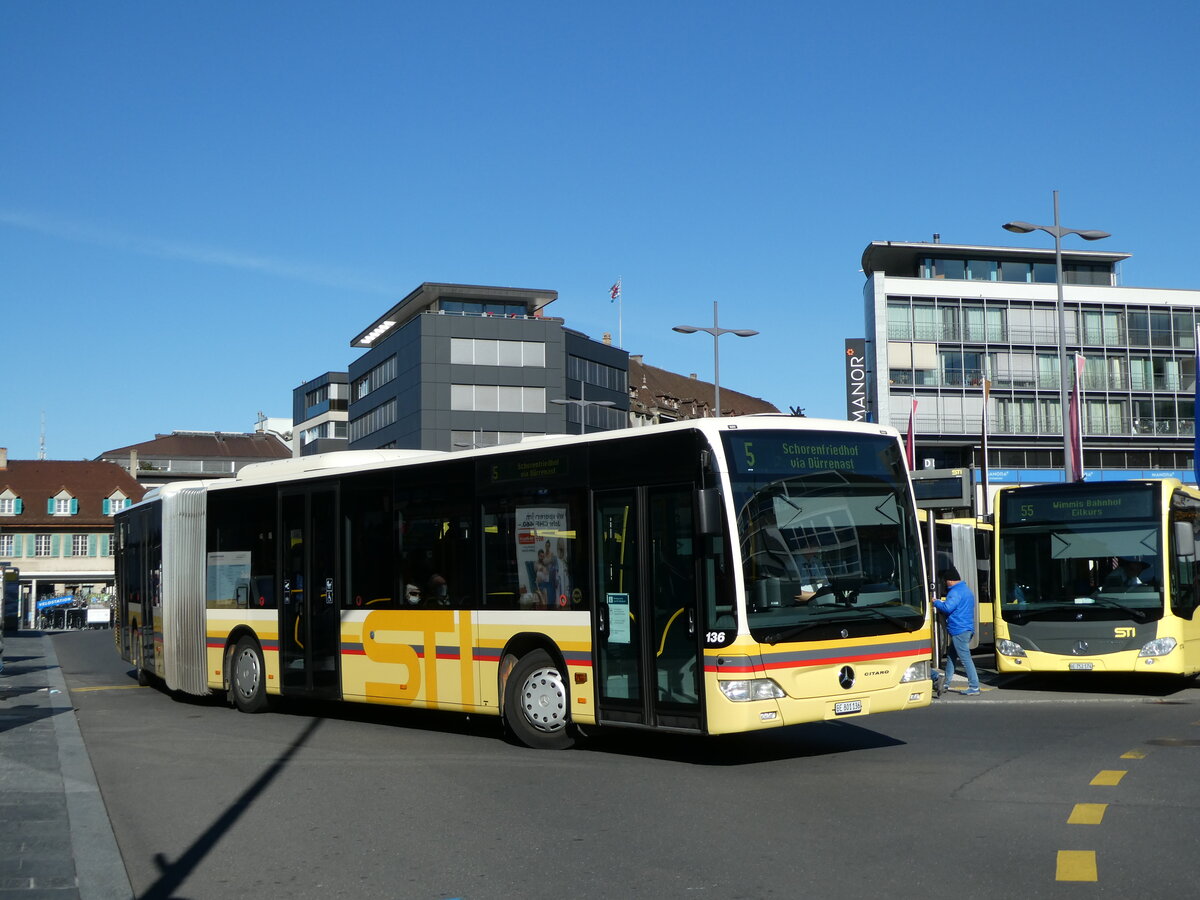 (229'380) - STI Thun - Nr. 136/BE 801'136 - Mercedes am 17. Oktober 2021 beim Bahnhof Thun
