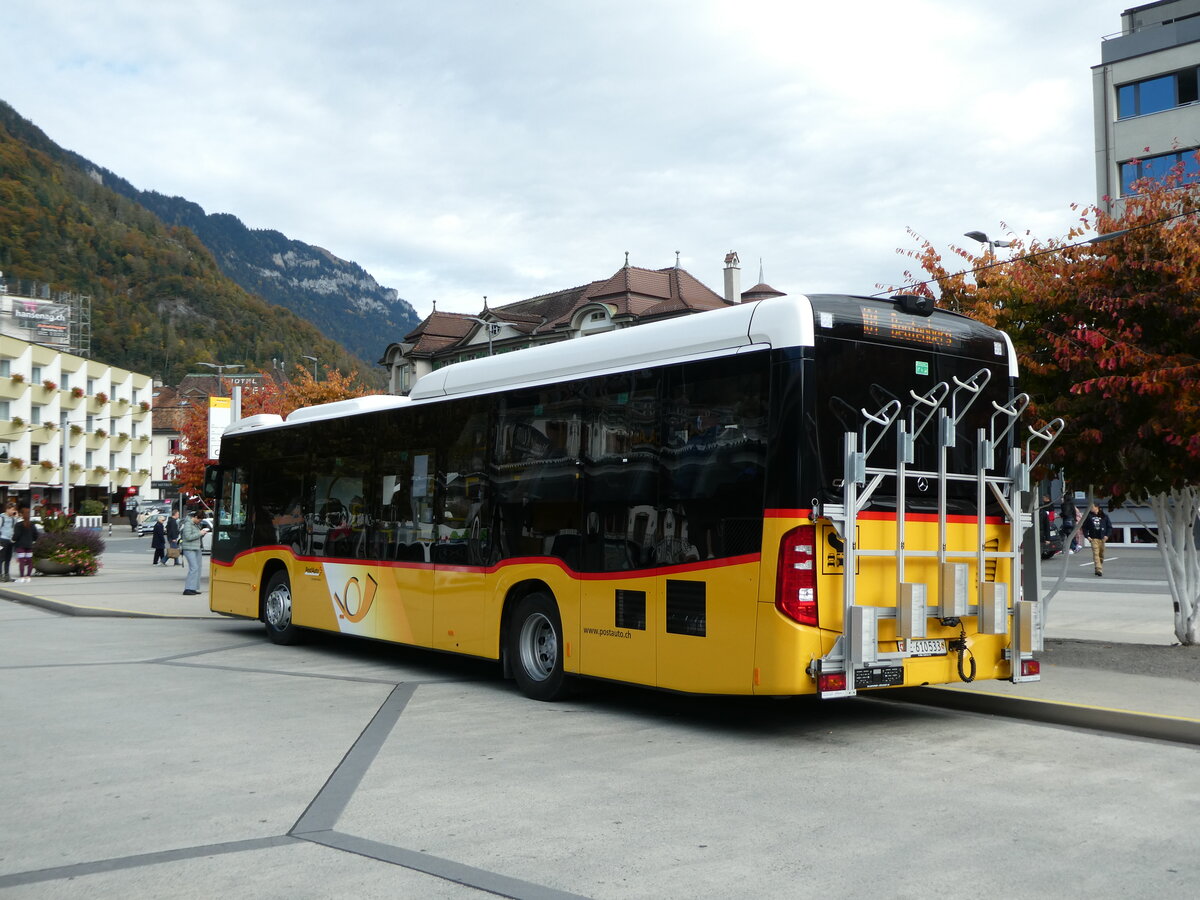 (229'455) - PostAuto Bern - BE 610'533 - Mercedes am 19. Oktober 2021 beim Bahnhof Interlaken West