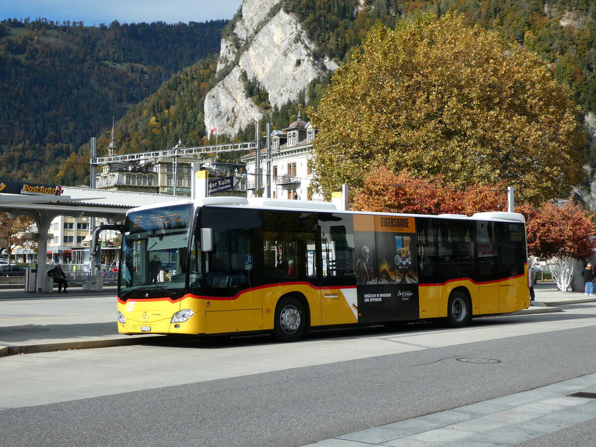 (229'461) - PostAuto Bern - BE 610'543 - Mercedes am 19. Oktober 2021 beim Bahnhof Interlaken West
