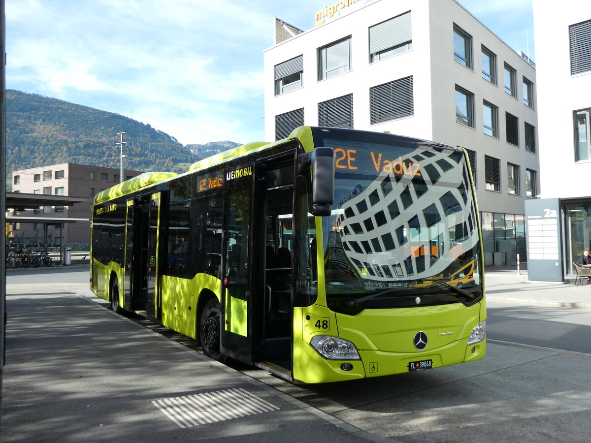 (229'494) - Aus Liechtenstein - Nr. 48/FL 39'848 - Mercedes am 20. Oktober 2021 beim Bahnhof Sargans